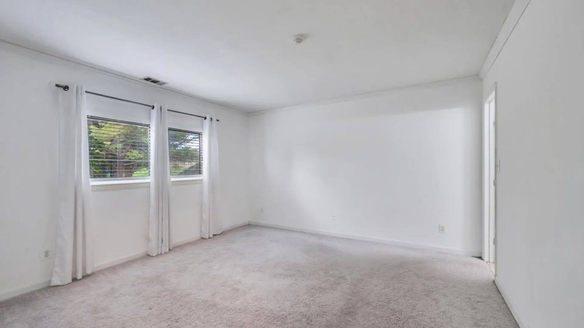 Property at 109 Pointe Circle S, Coram, NY 11727 9