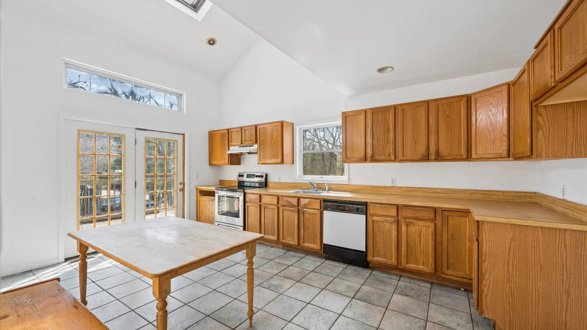 Property at 221 E MONTAUK HWY, Hampton Bays, NY 11946 13