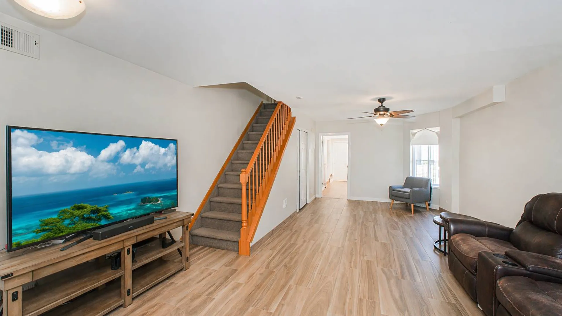 Property at 40 Seguine Loop, Staten Island, NY 10309 4