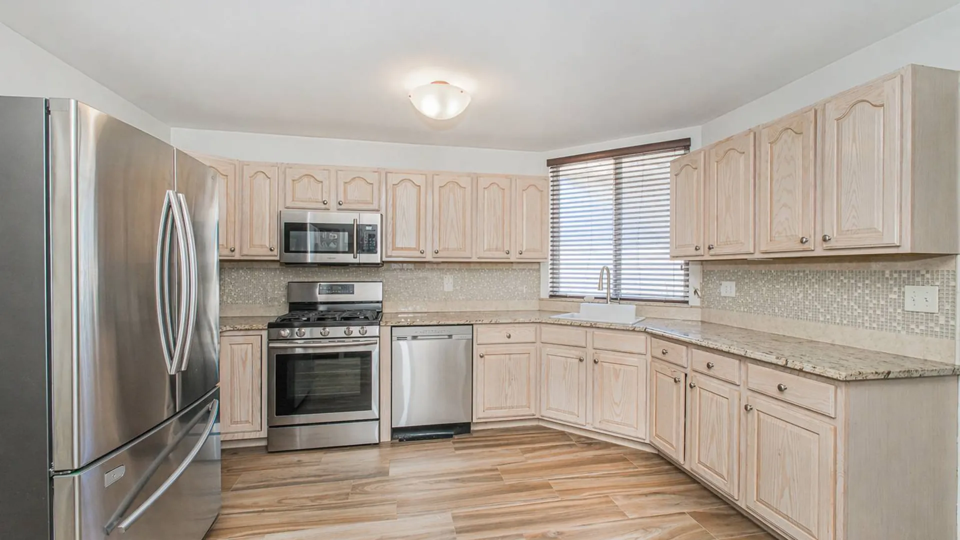 Property at 40 Seguine Loop, Staten Island, NY 10309 6