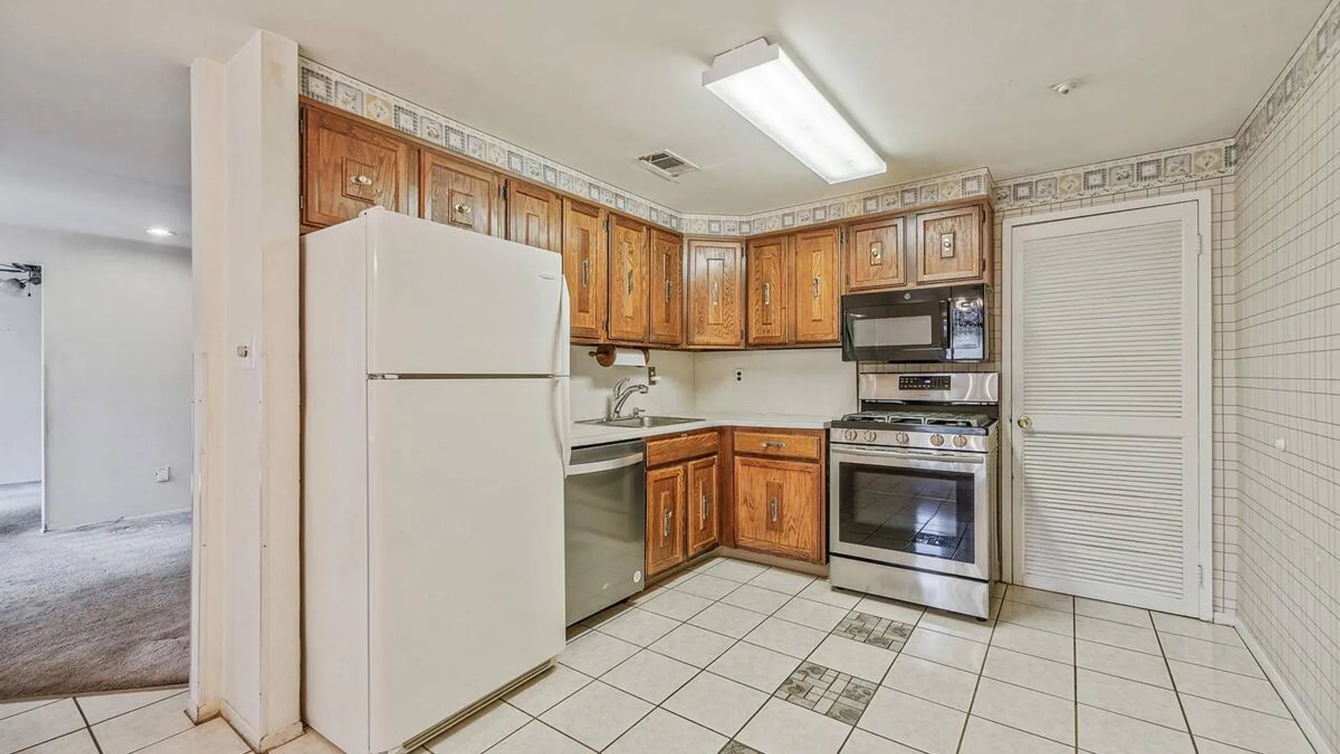 Property at 527 Daryl Drive, Medford, NY 11763 7