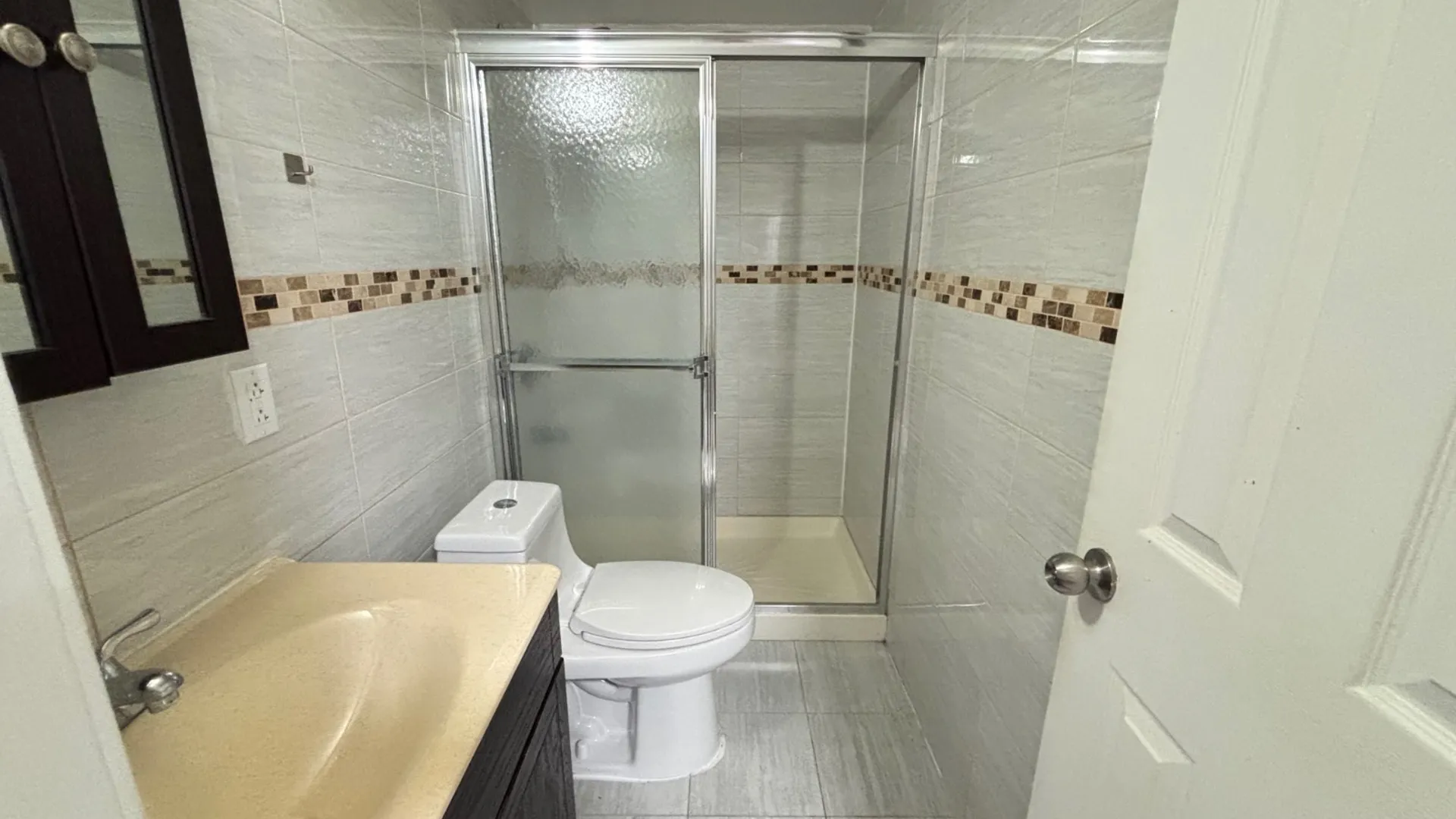 Property at 150-24 59 Ave, Flushing, NY 11355 4