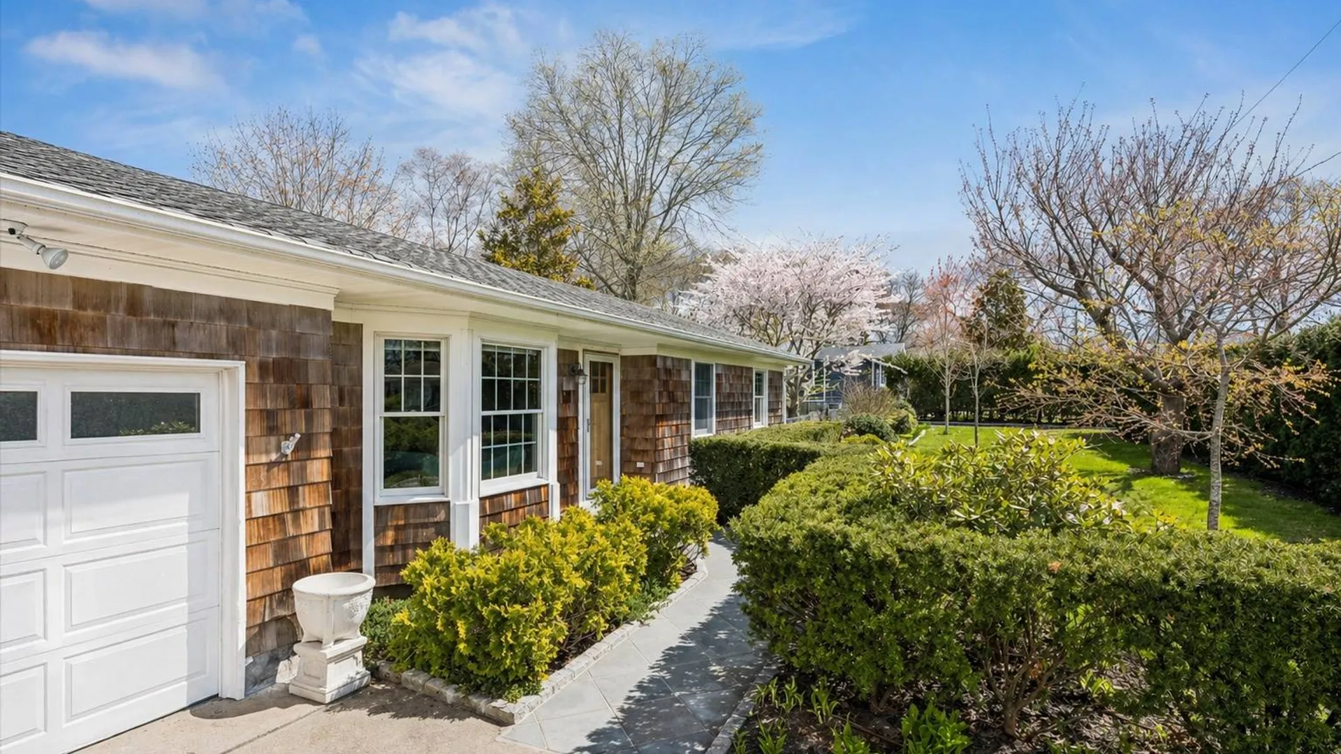 Property at 5 Maryland Blvd, Hampton Bays, NY 11946 3