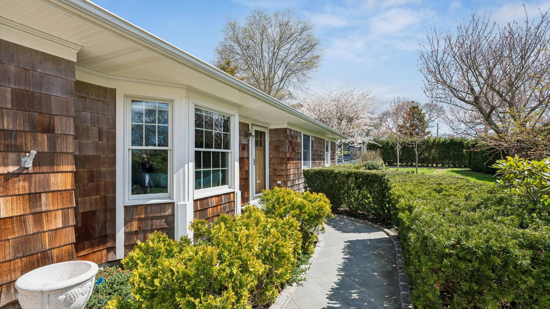 Property at 5 Maryland Blvd, Hampton Bays, NY 11946 4