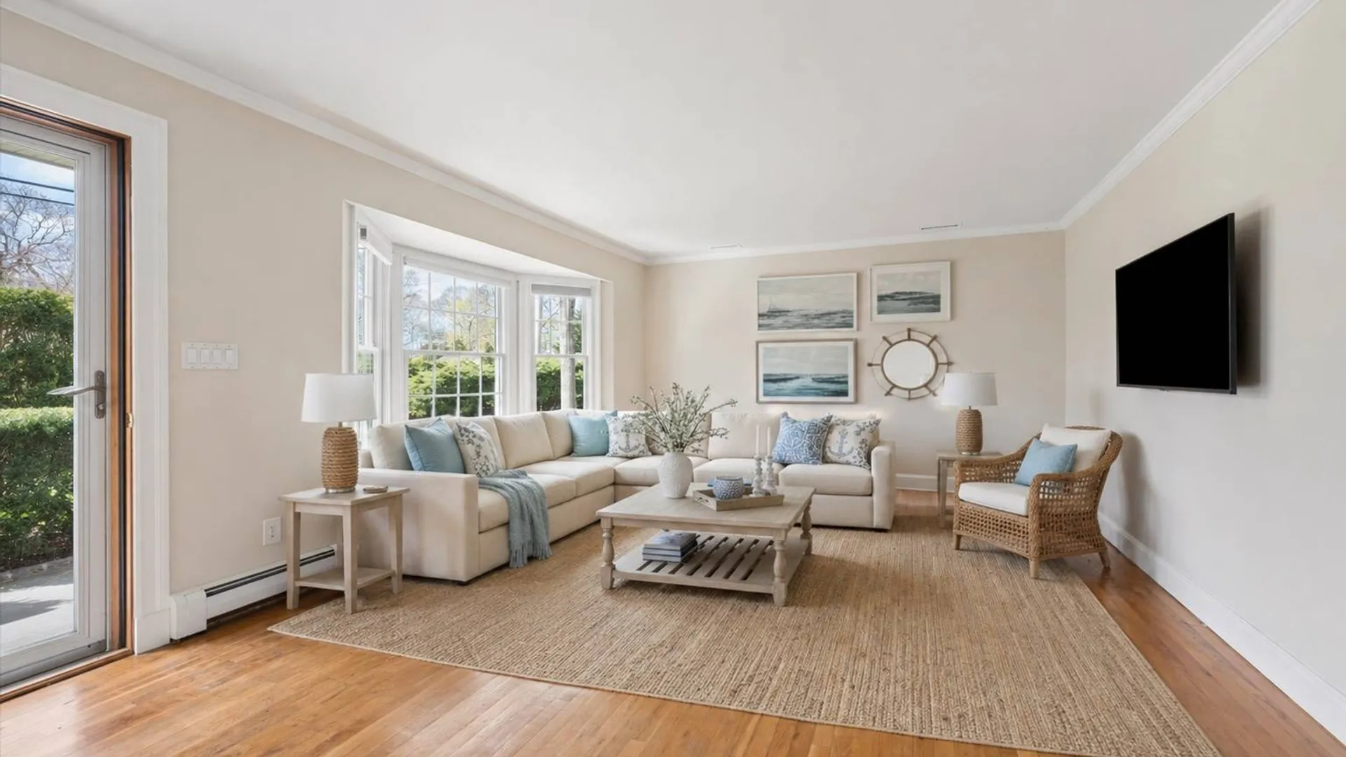 Property at 5 Maryland Blvd, Hampton Bays, NY 11946 5