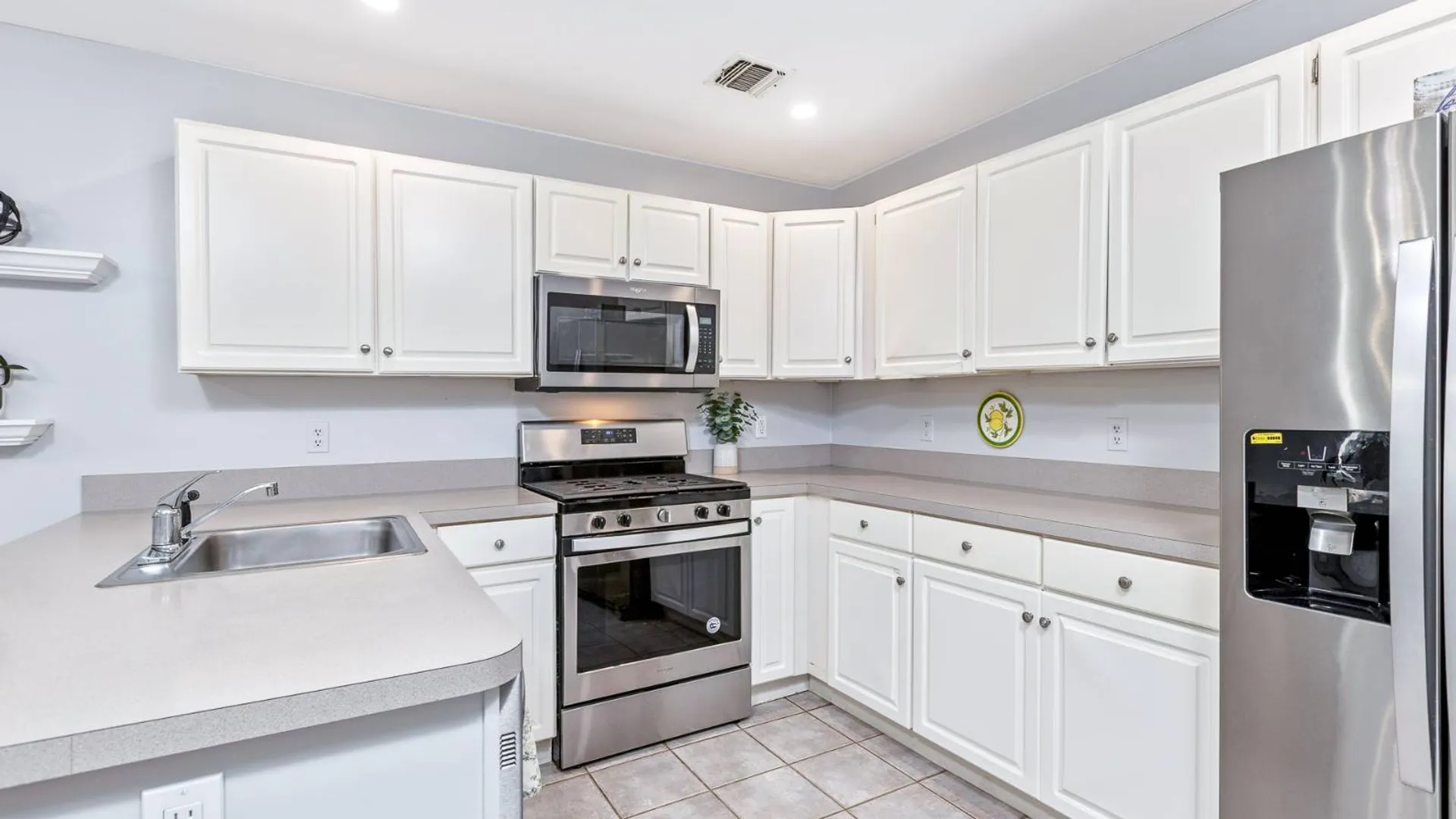 Property at 1 Plantation Drive, Hauppauge, NY 11788 18