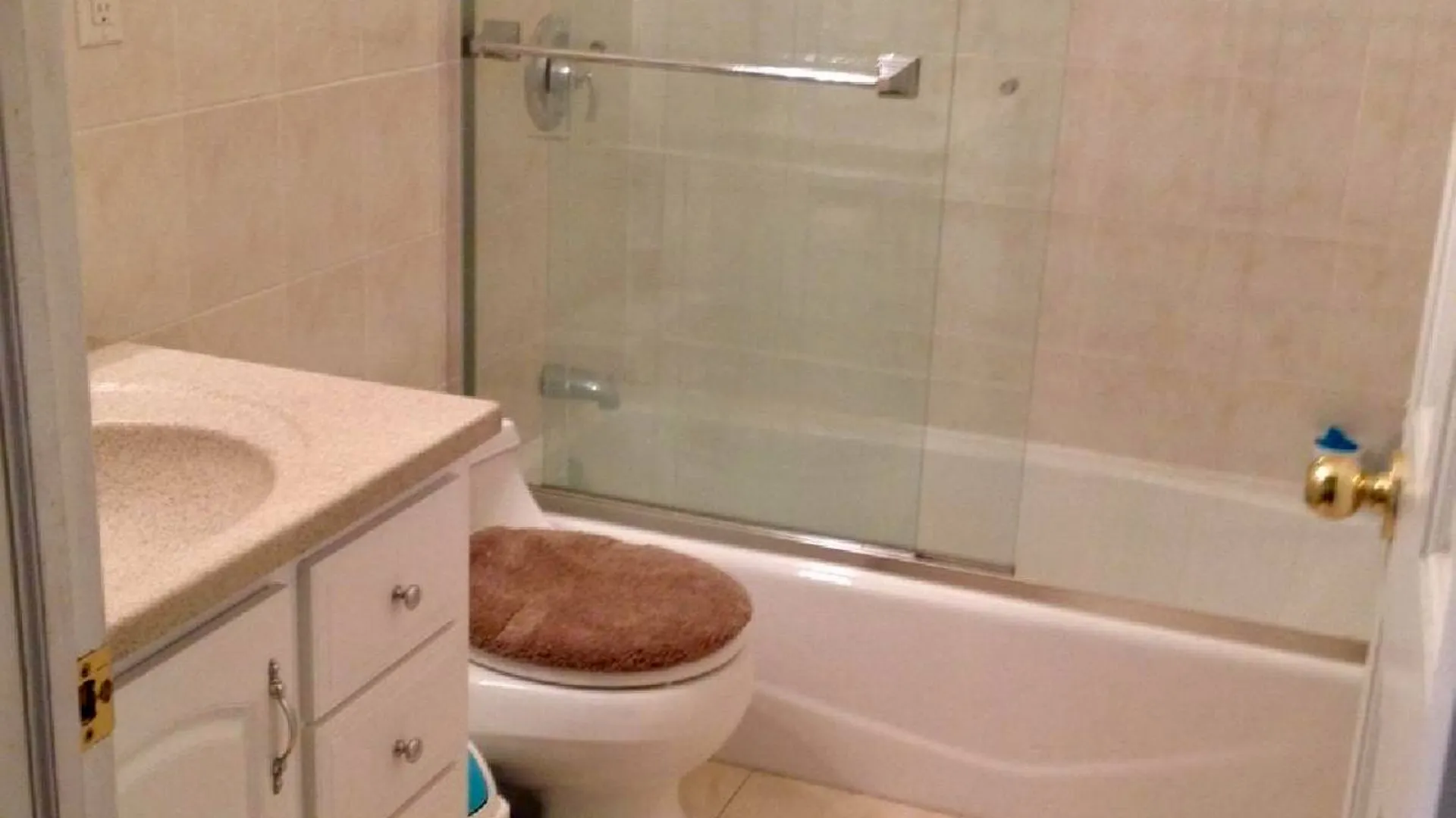 Property at 82-17 northern blvd, Jackson Heights, NY 11372 3