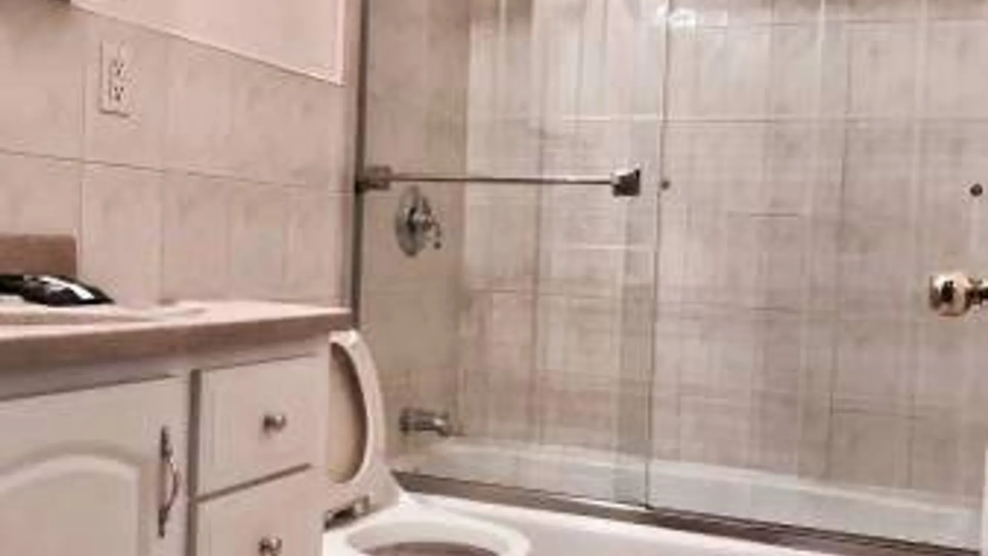 Property at 82-17 northern blvd, Jackson Heights, NY 11372 5