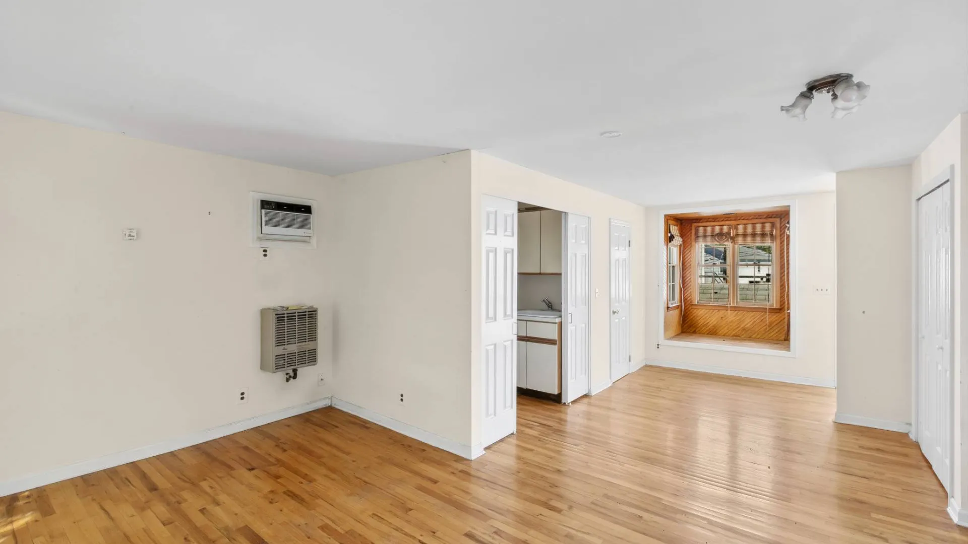Property at 71 JOBS LN, Southampton, NY 11968 11