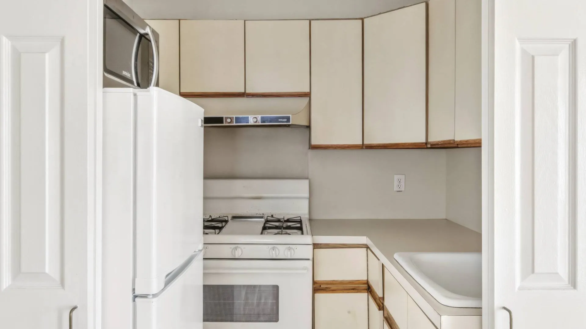 Property at 71 JOBS LN, Southampton, NY 11968 13