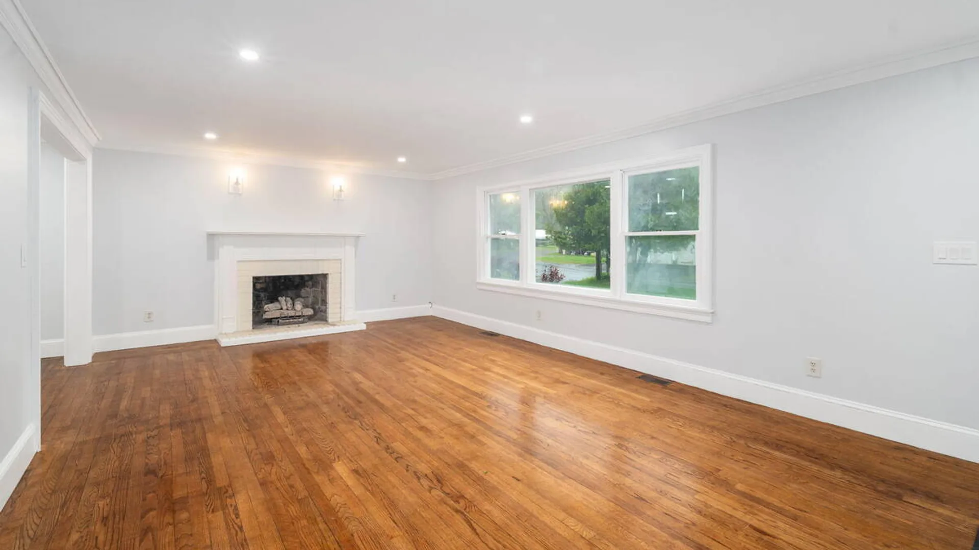 Property at 7 Erics Lane, Clifton Park, NY 12148 5