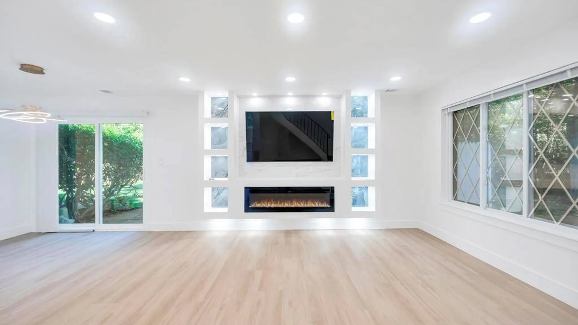 Property at 6 Amesworth Court, Middle Island, NY 11953 12