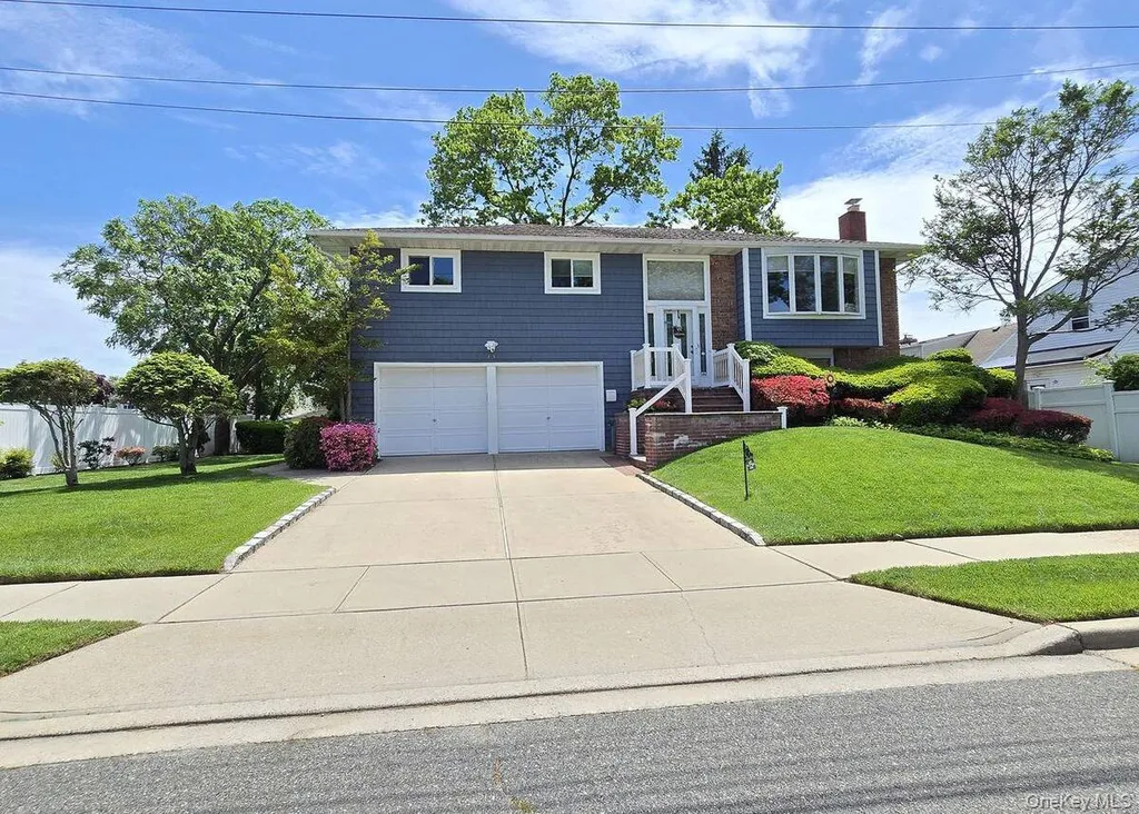 Property at 15 6th Avenue, Farmingdale, NY 11735