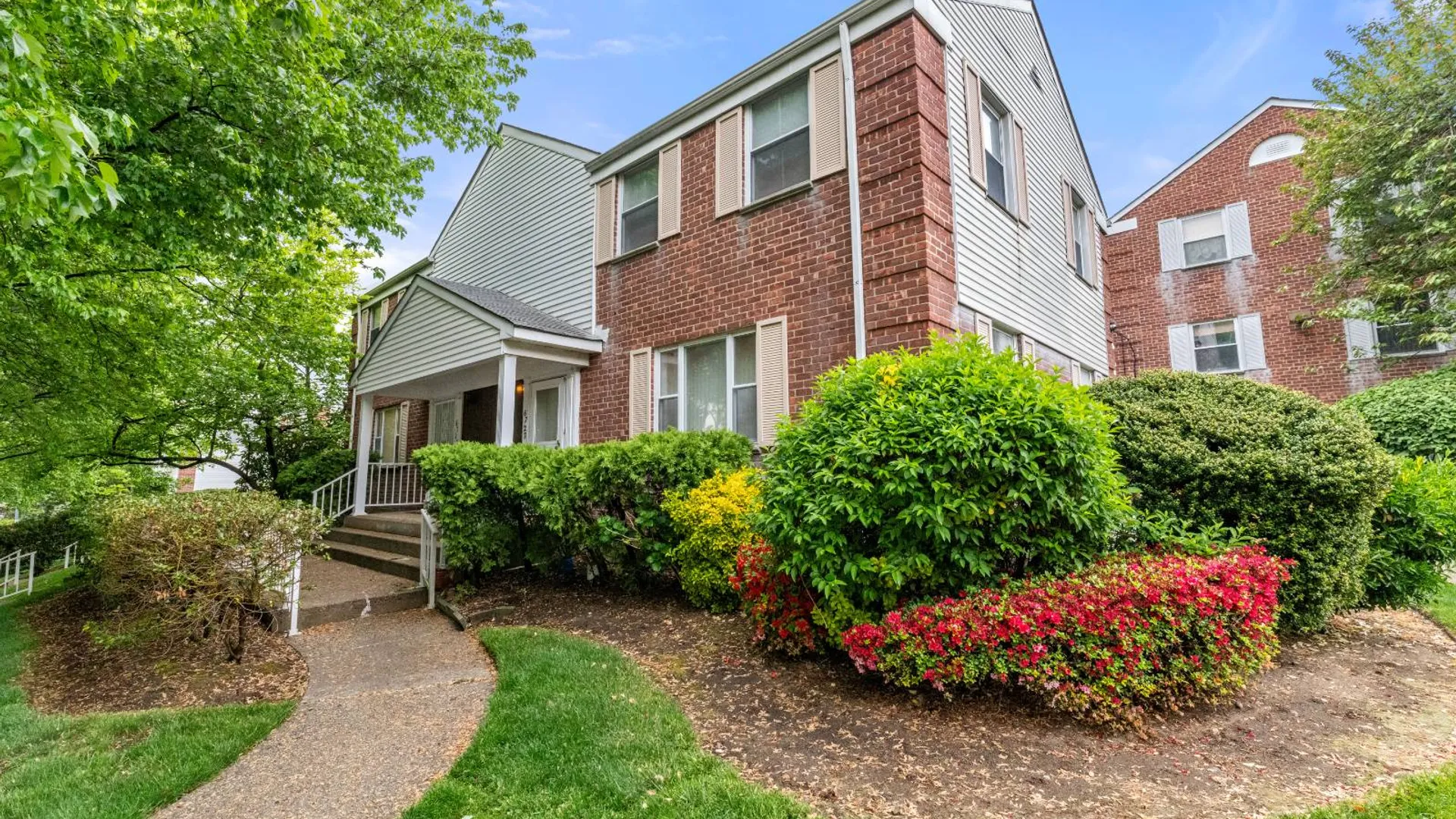 Property at 67-27 Cloverdale Blvd, Oakland Gardens, NY 11364 19