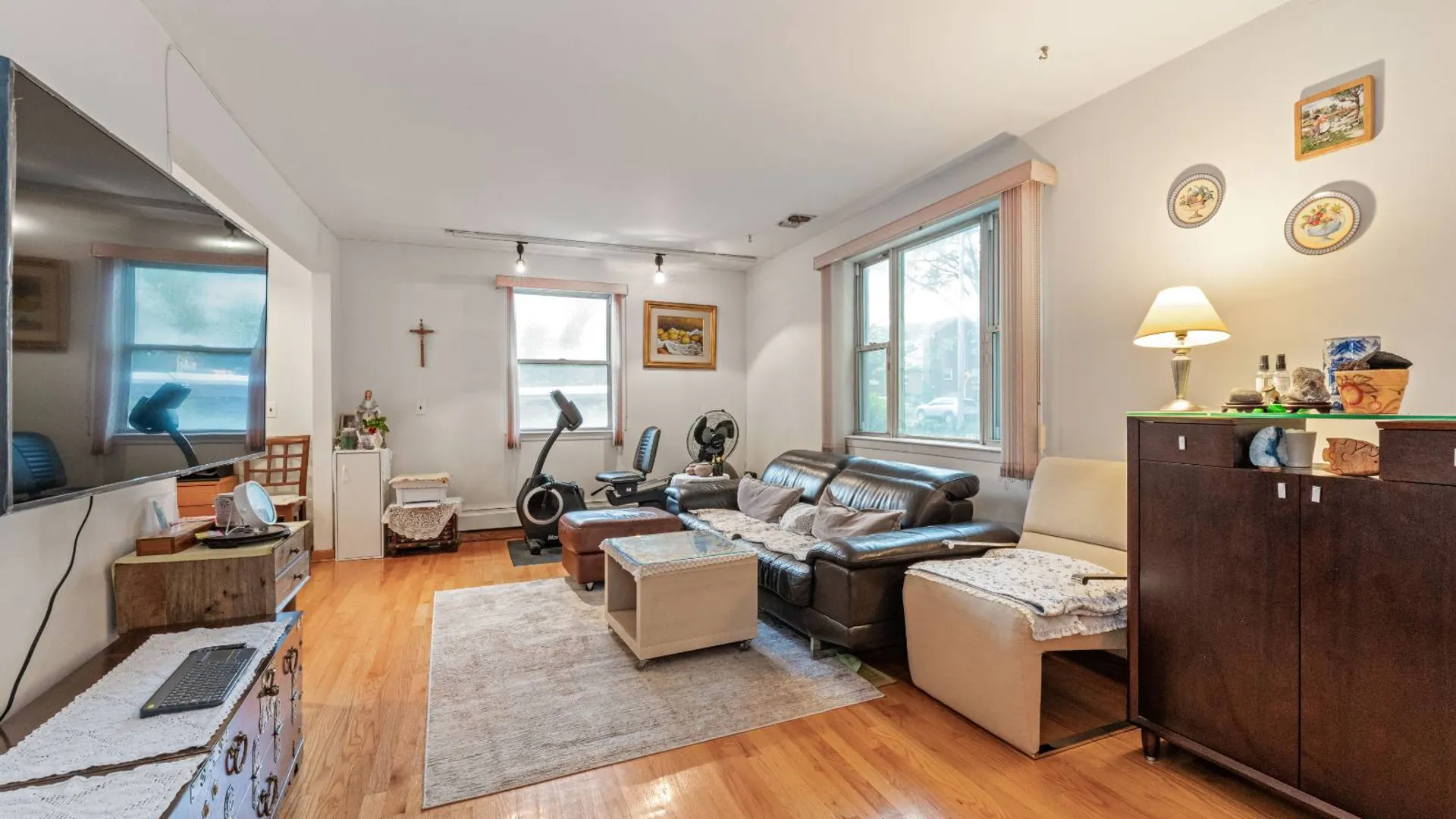 Property at 67-27 Cloverdale Blvd, Oakland Gardens, NY 11364 3
