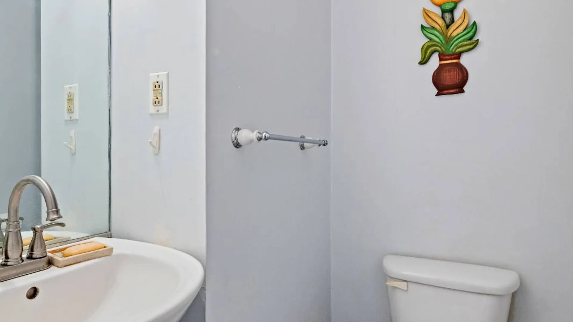 Property at 67-27 Cloverdale Blvd, Oakland Gardens, NY 11364 18