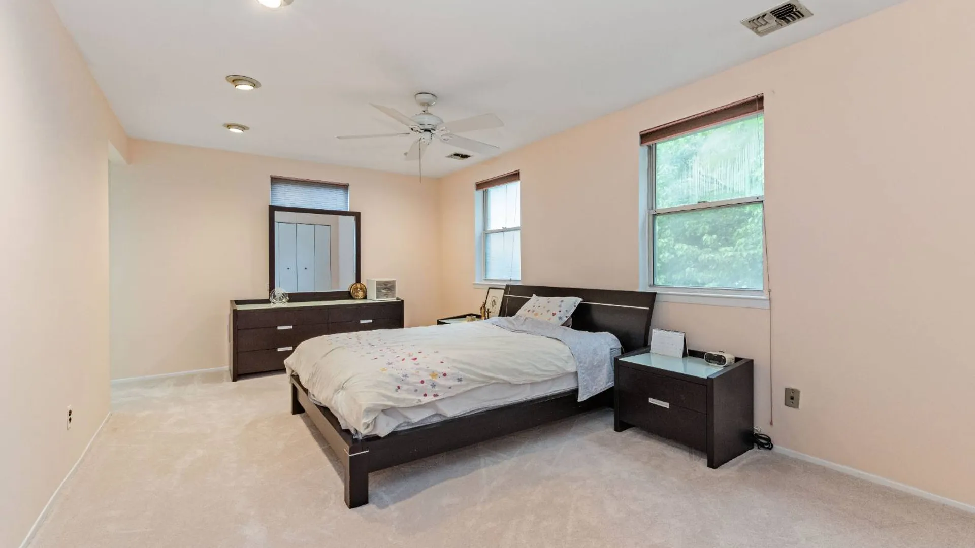 Property at 67-27 Cloverdale Blvd, Oakland Gardens, NY 11364 9