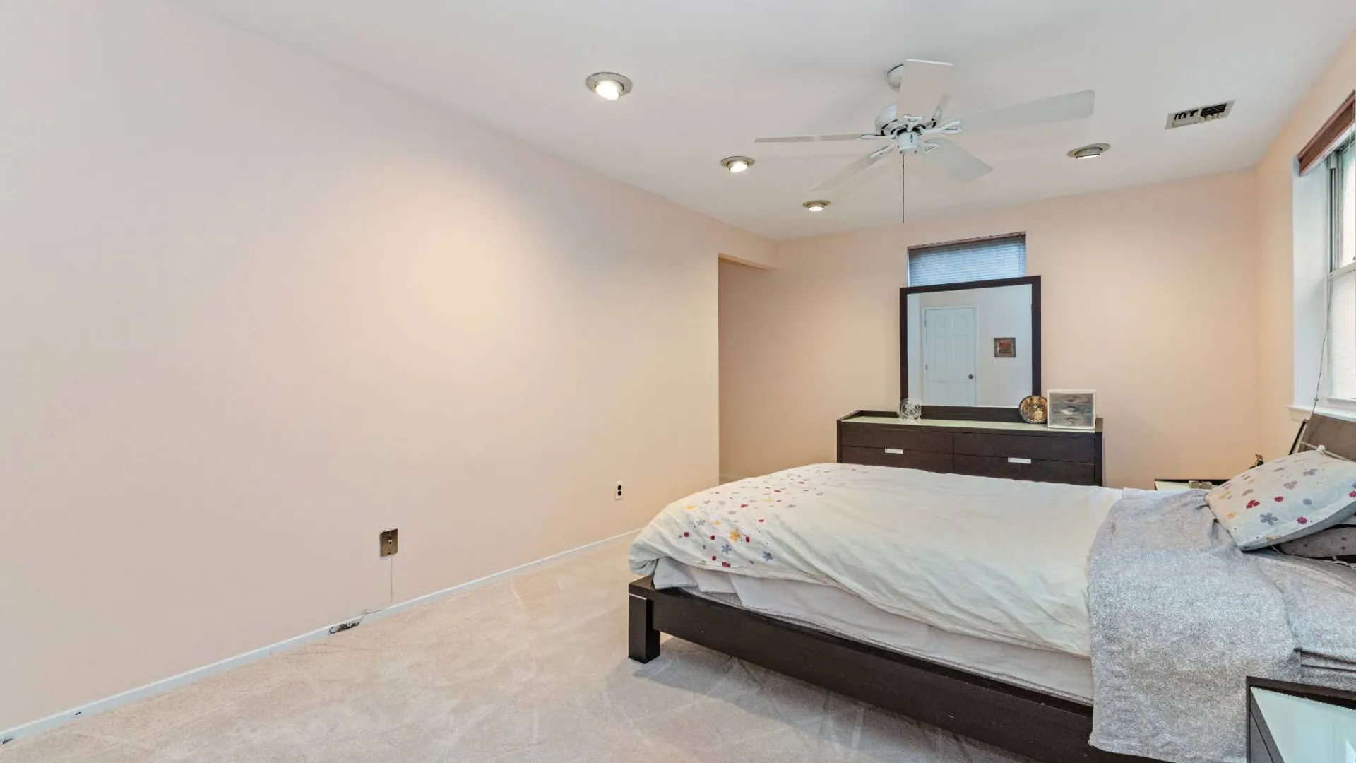 Property at 67-27 Cloverdale Blvd, Oakland Gardens, NY 11364 14