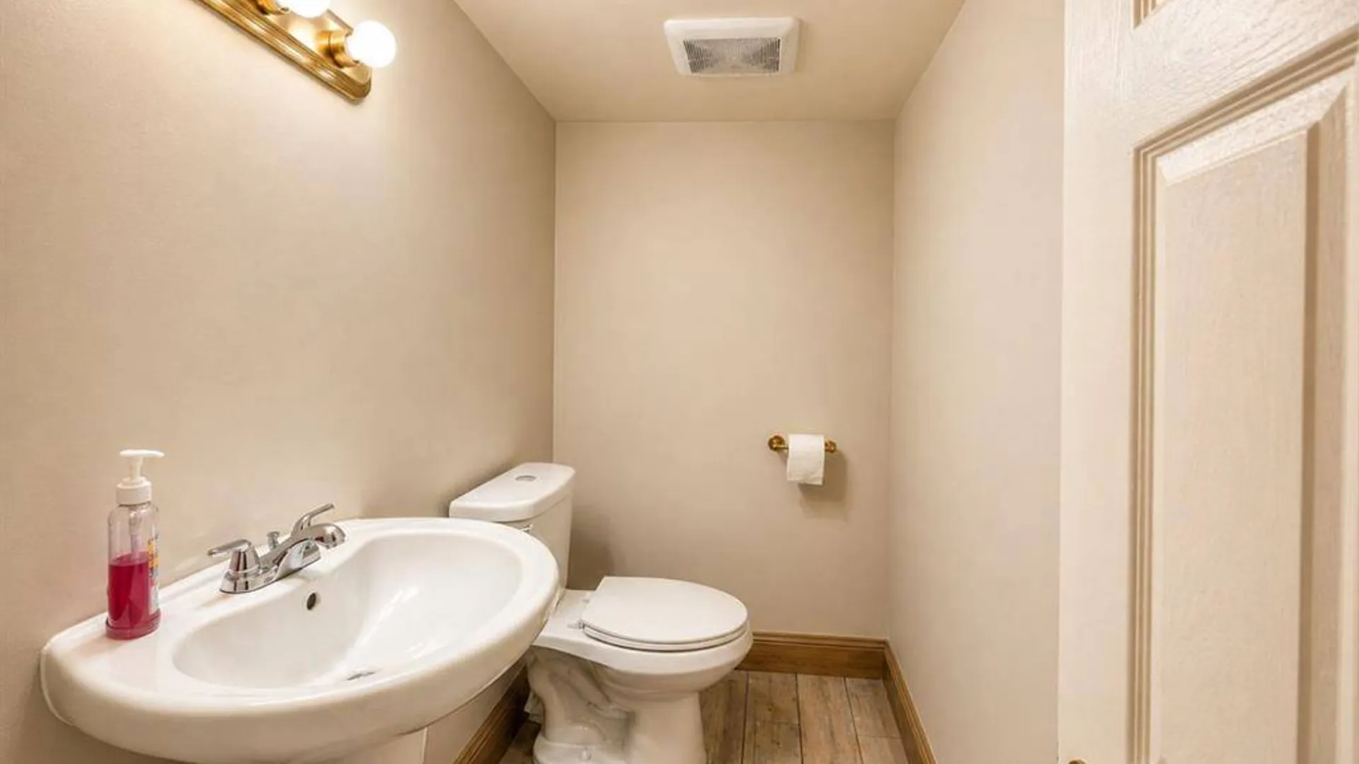 Property at 8001 Northern Boulevard, Jackson Heights, NY 11372 5