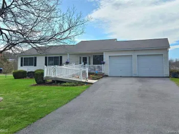 Property at 5 Meadows Ct, Staatsburg, NY 12580