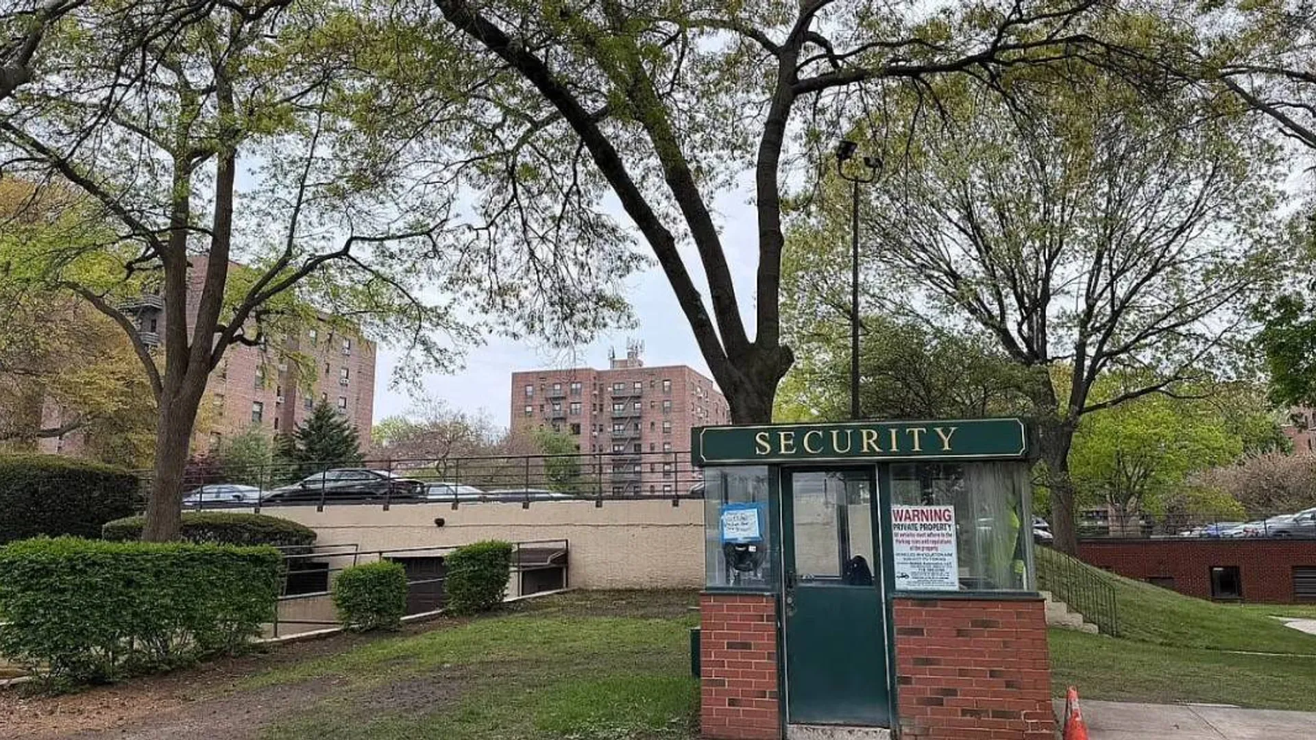 Property at 213-01 75th Avenue, Oakland Gardens, NY 11364 17