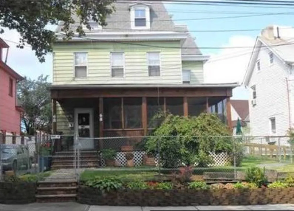 Property at 68 Taylor St, Staten Island, NY 10310