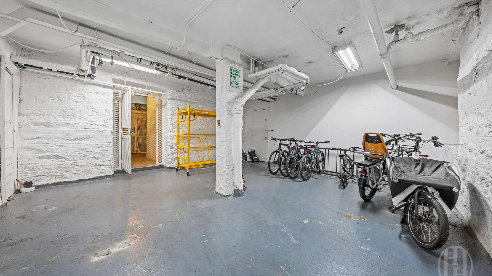 Property at 47 Fort Washington Ave, New York, NY 10032 11