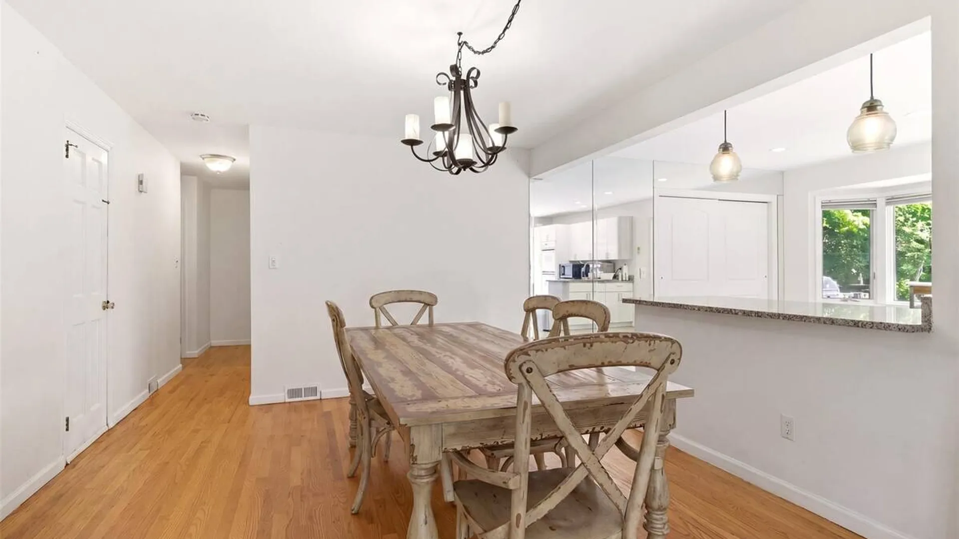 Property at 106 Vineyard Road, Huntington, NY 11743 16