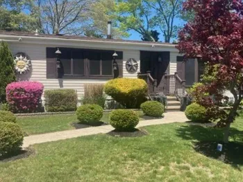 Property at 1661 Old Country Rd, Riverhead, NY 11901