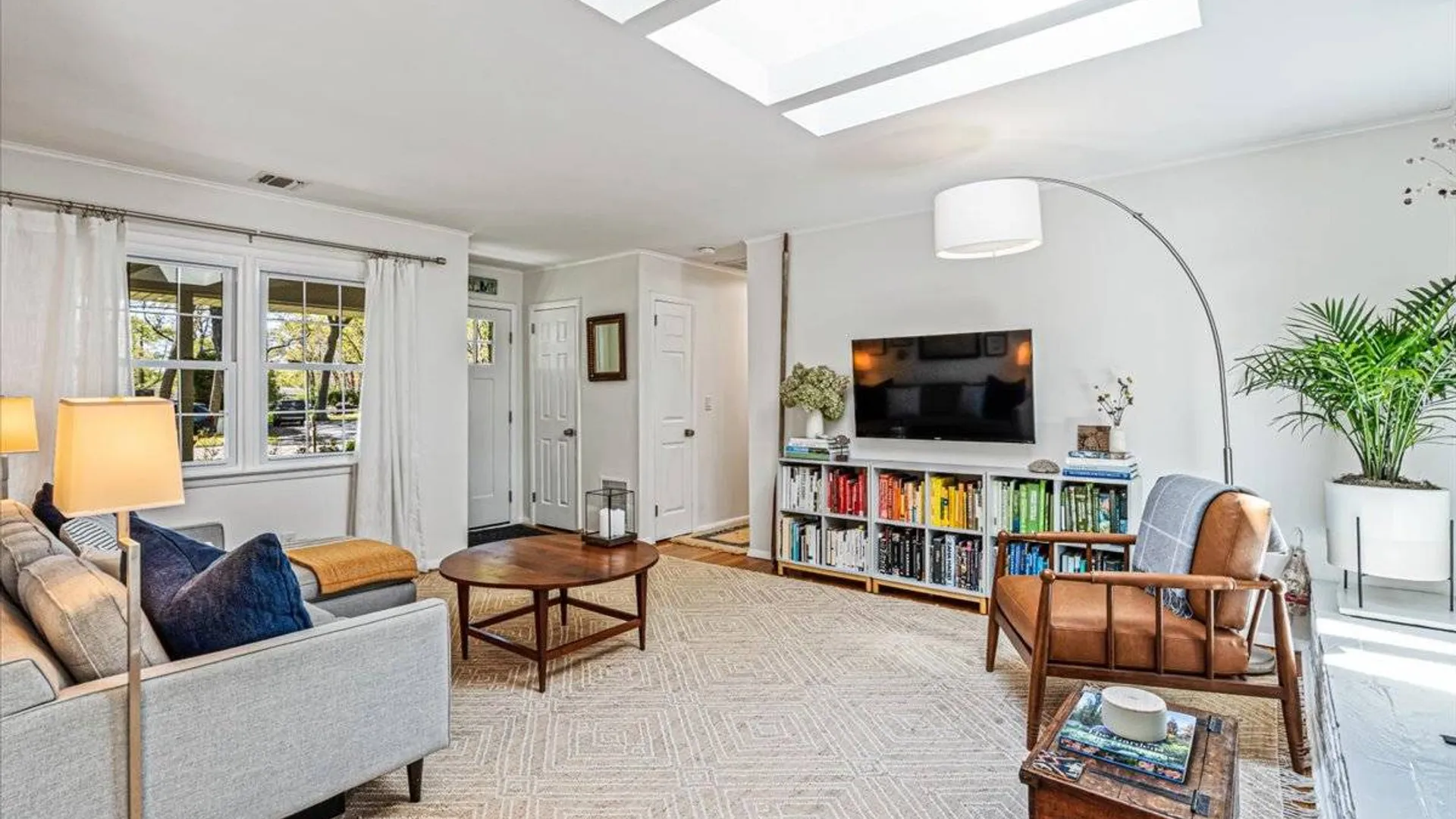 Property at 20 SHINNECOCK LN, Hampton Bays, NY 11946 4