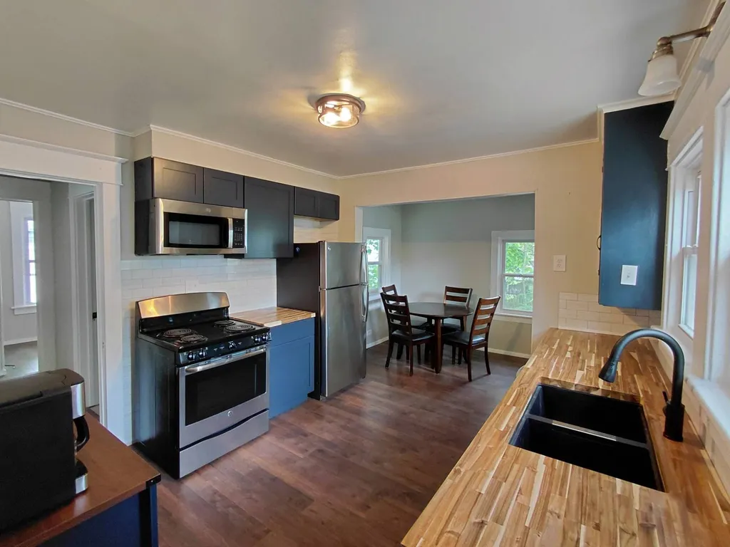 Property at 29 Woodward Ave, Gloversville, NY 12078