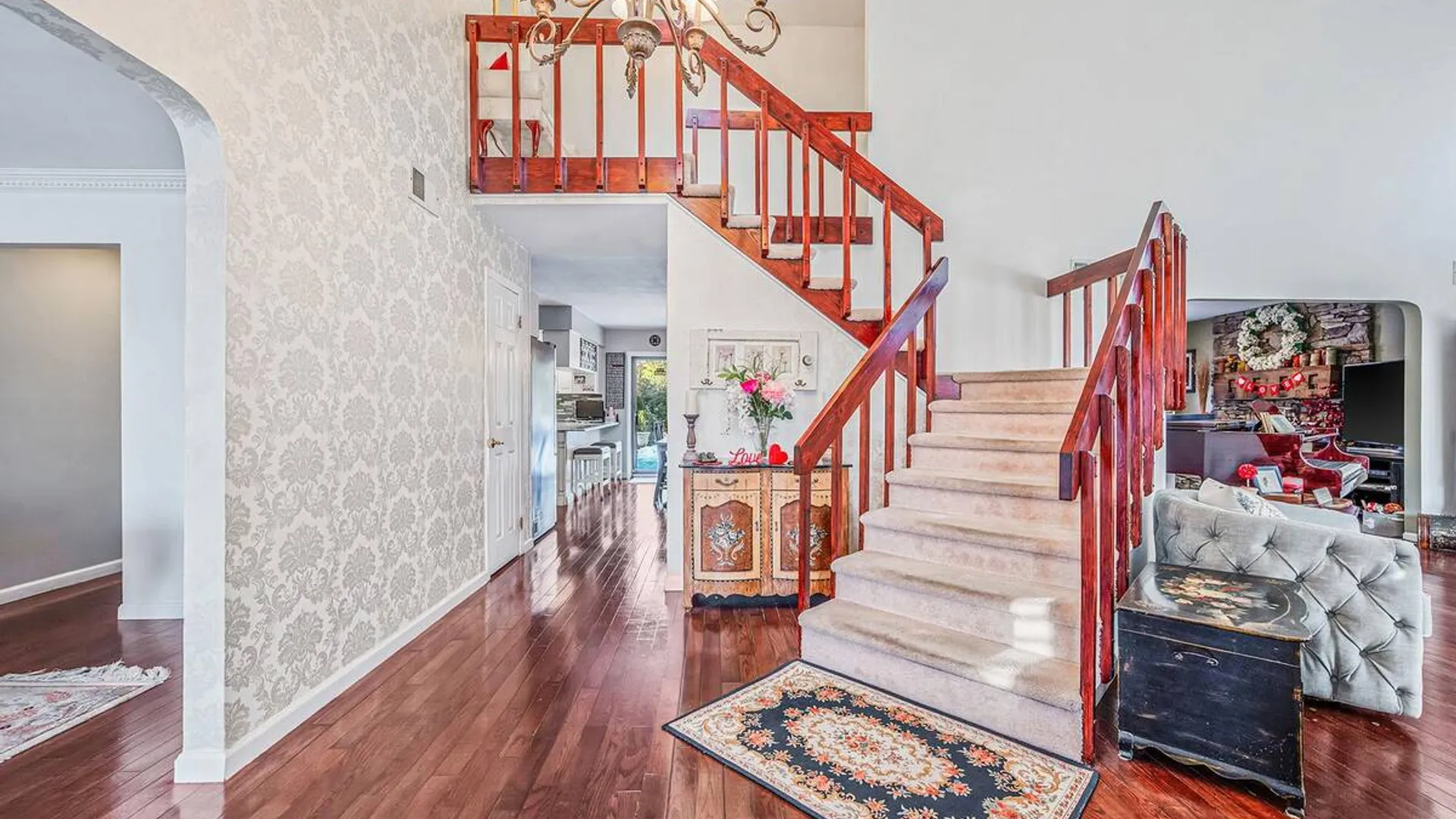 Property at 10 Alpine Court, Smithtown, NY 11787 7