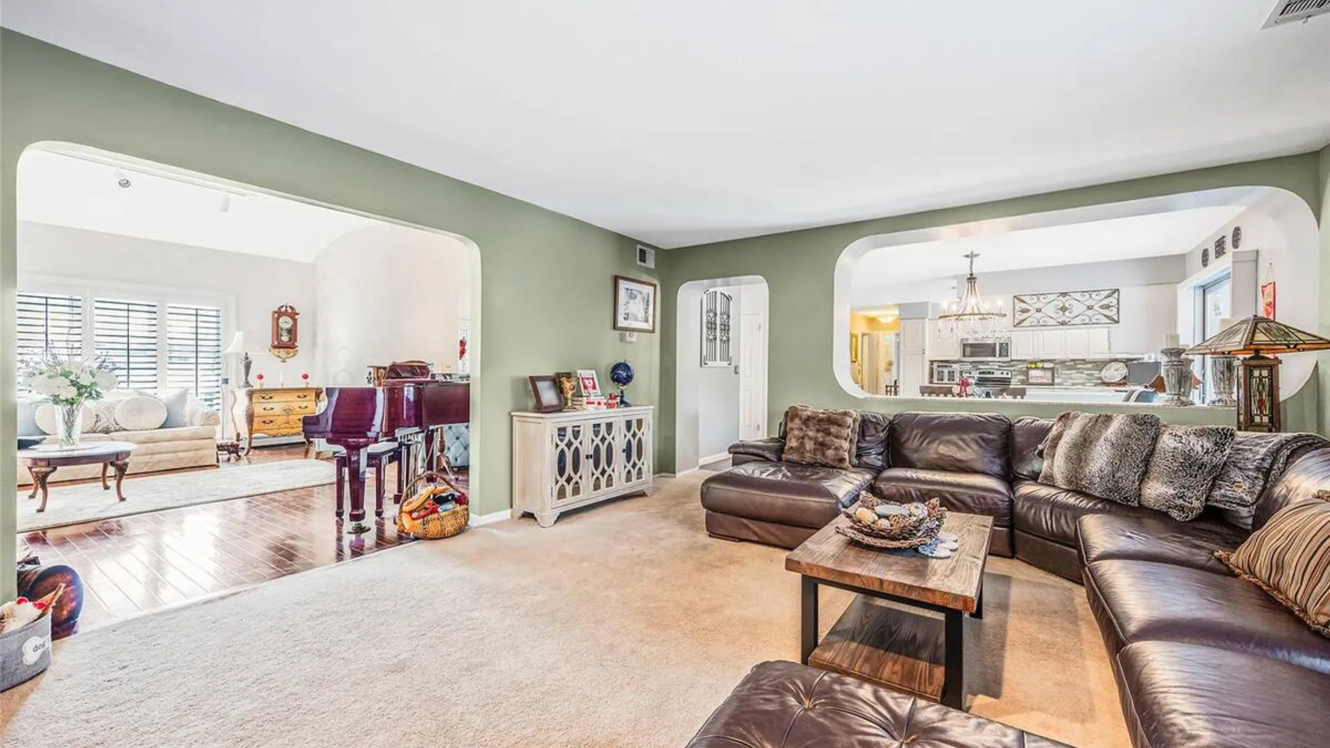 Property at 10 Alpine Court, Smithtown, NY 11787 11