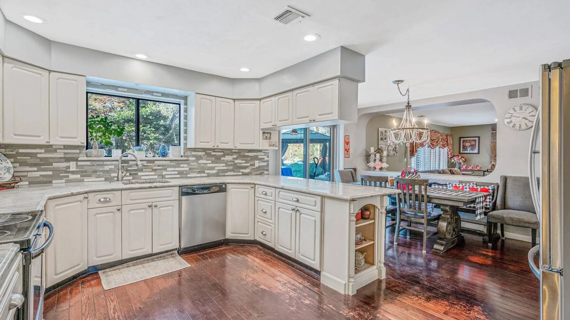 Property at 10 Alpine Court, Smithtown, NY 11787 16