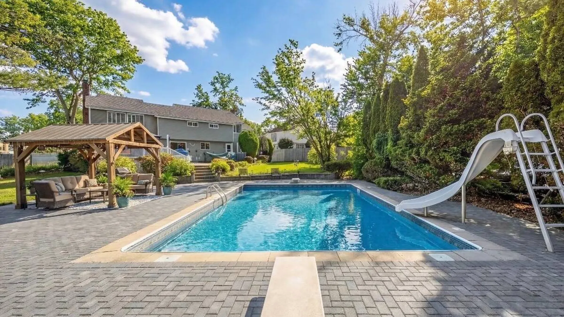 Property at 10 Alpine Court, Smithtown, NY 11787 44