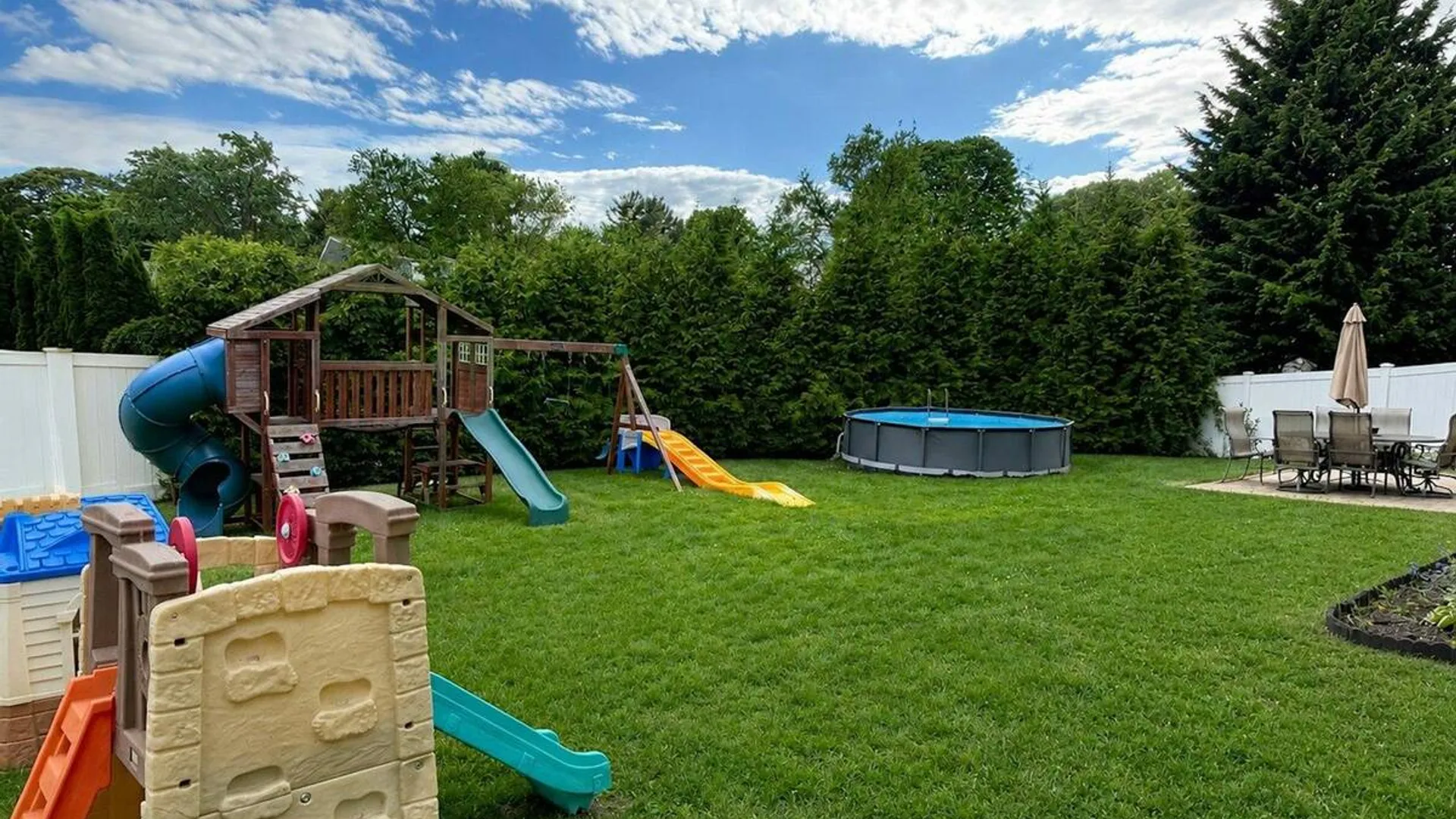 Property at 3 Win Haven Lane, Commack, NY 11725 18