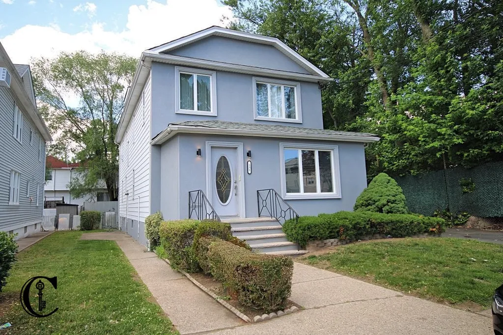 Property at 131 Cedarview Ave, Staten Island, NY 10306