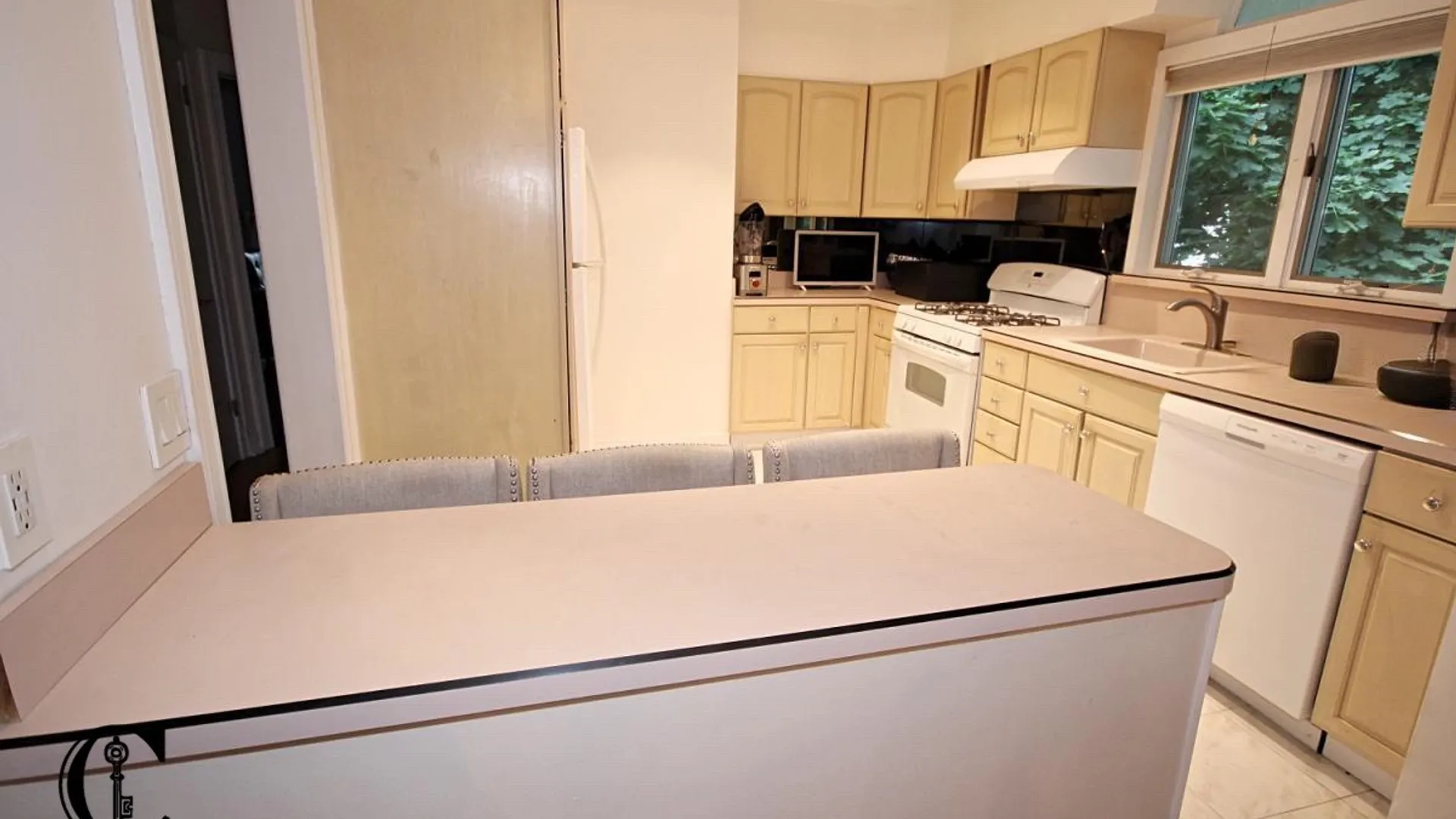 Property at 131 Cedarview Ave, Staten Island, NY 10306 10