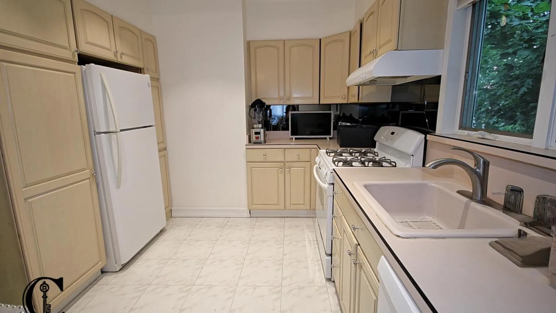 Property at 131 Cedarview Ave, Staten Island, NY 10306 11