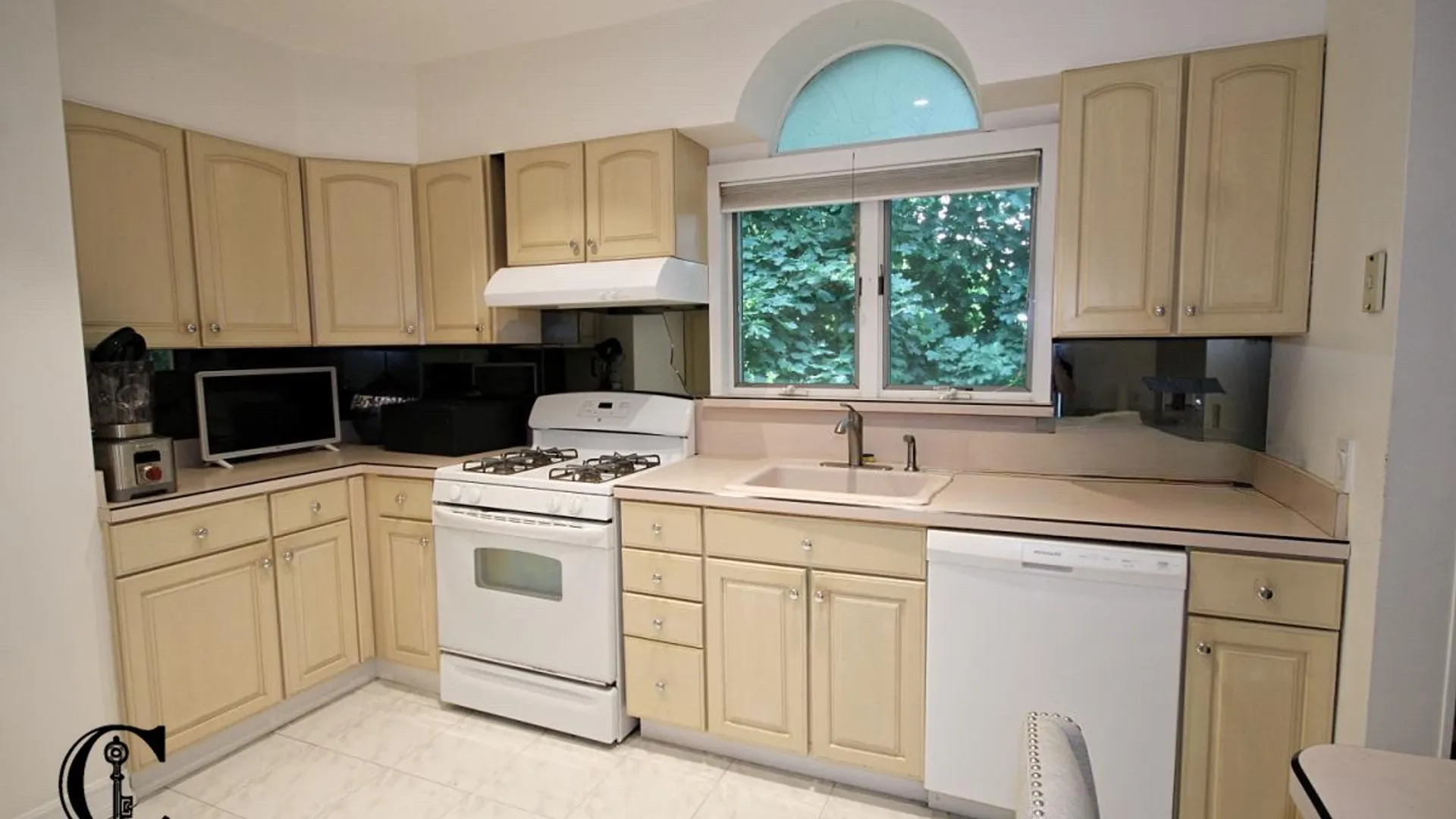 Property at 131 Cedarview Ave, Staten Island, NY 10306 13