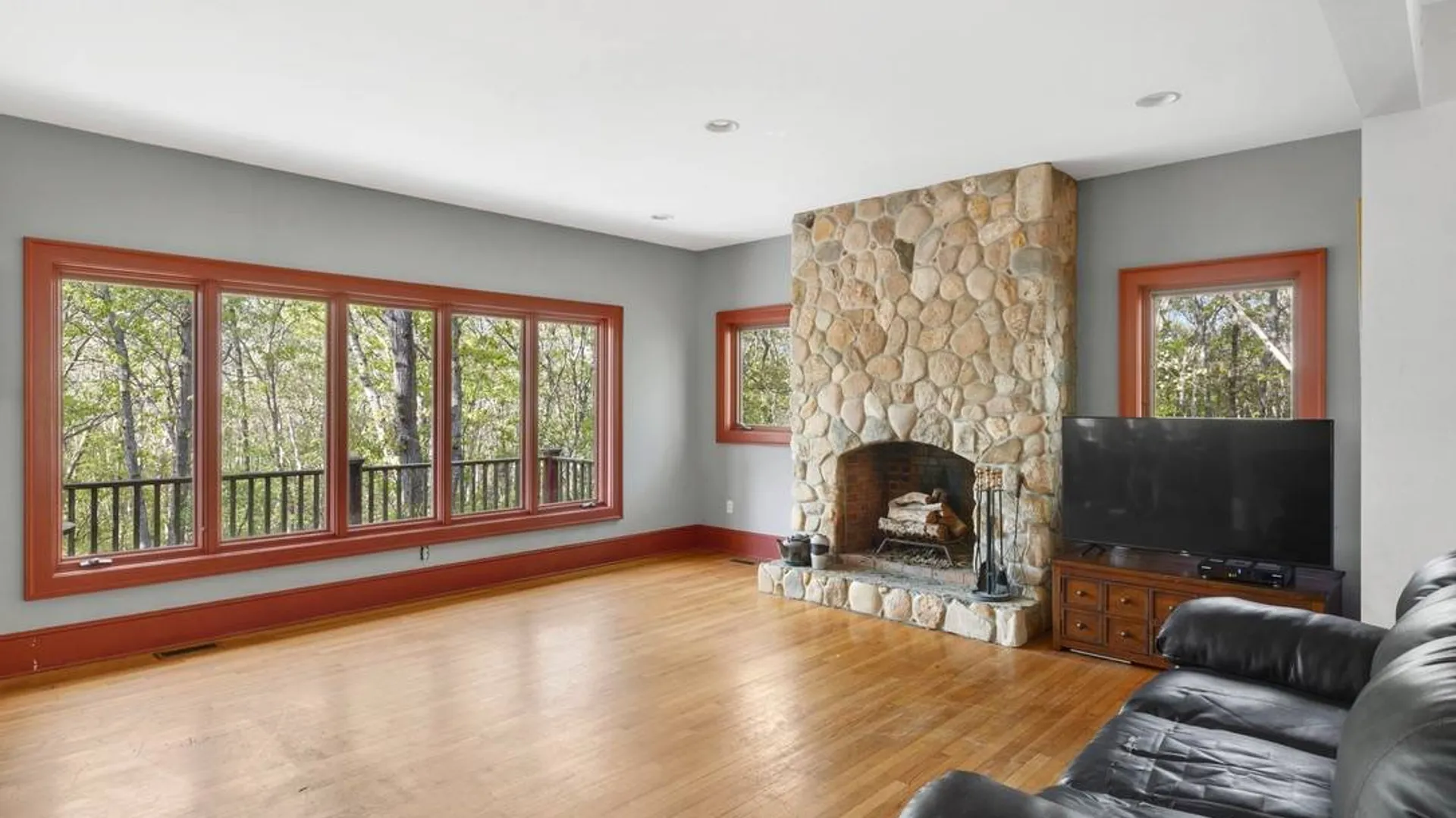 Property at 55 S DAVIS AVE, Montauk, NY 11954 6