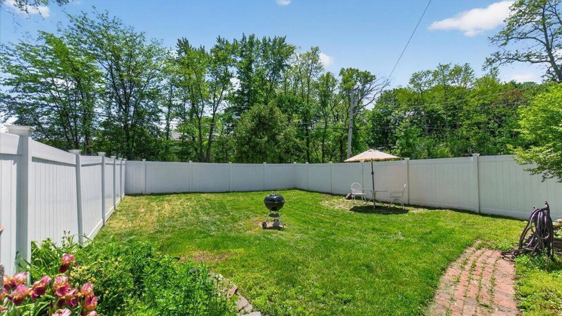 Property at 2 Woodlawn Terrace, Bethlehem, NY 12054 28
