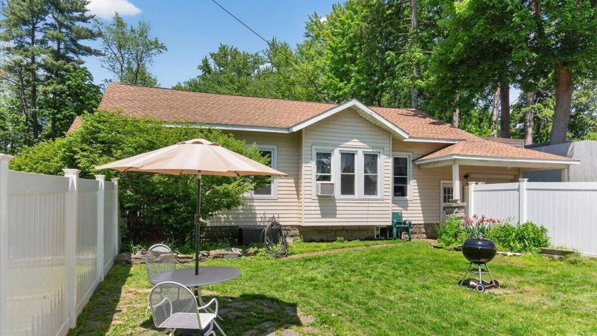 Property at 2 Woodlawn Terrace, Bethlehem, NY 12054 32