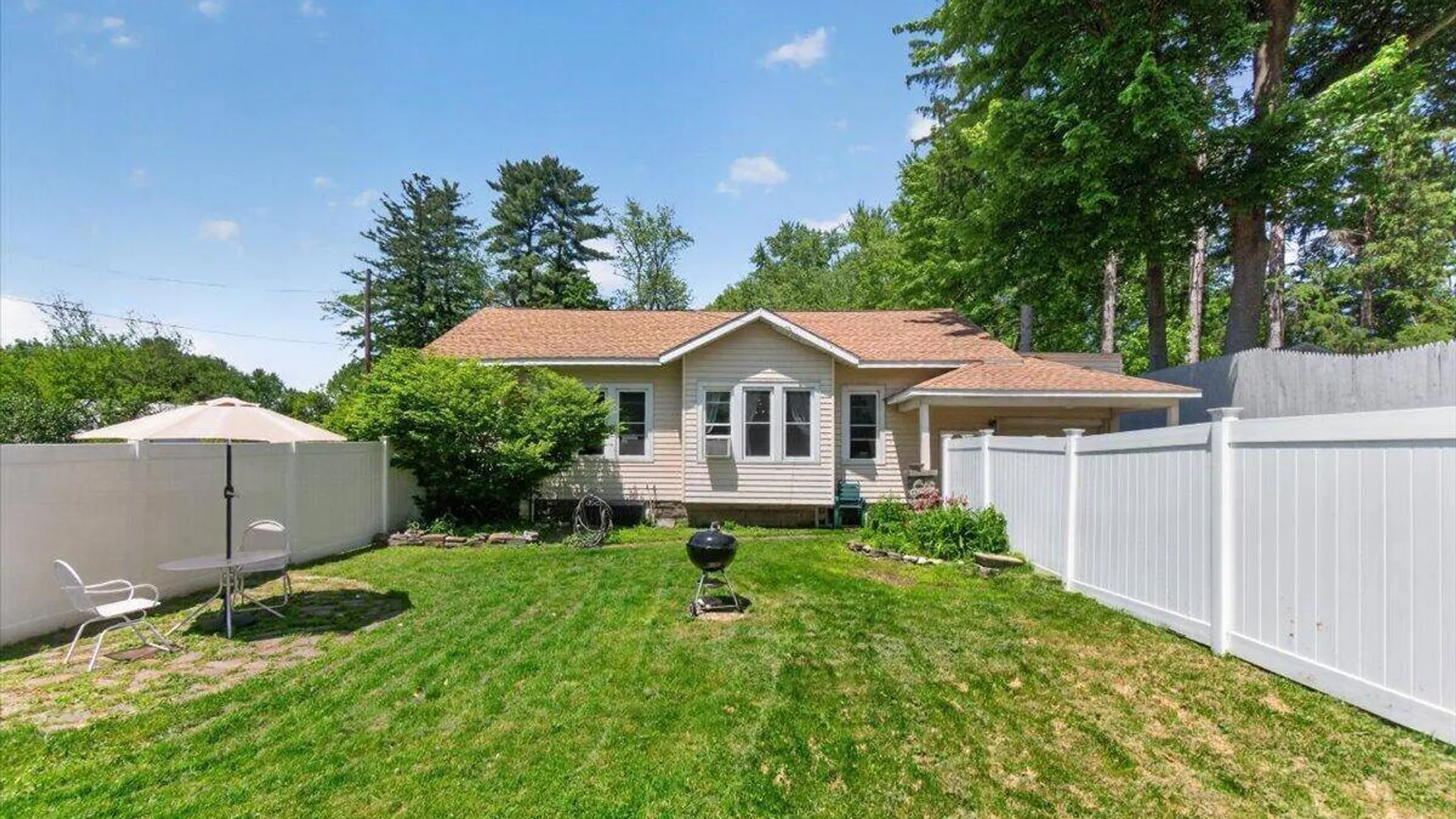 Property at 2 Woodlawn Terrace, Bethlehem, NY 12054 33