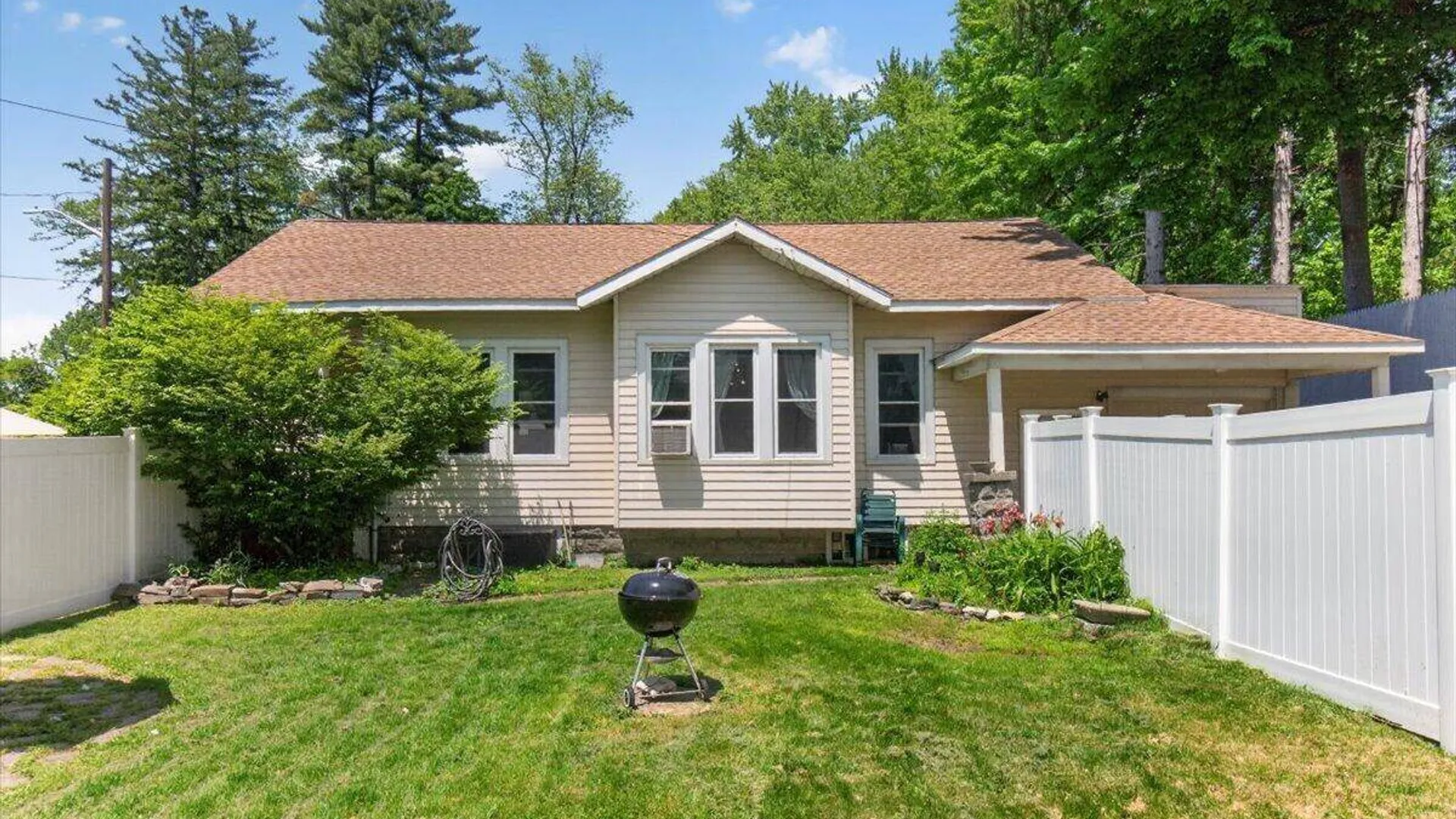 Property at 2 Woodlawn Terrace, Bethlehem, NY 12054 34