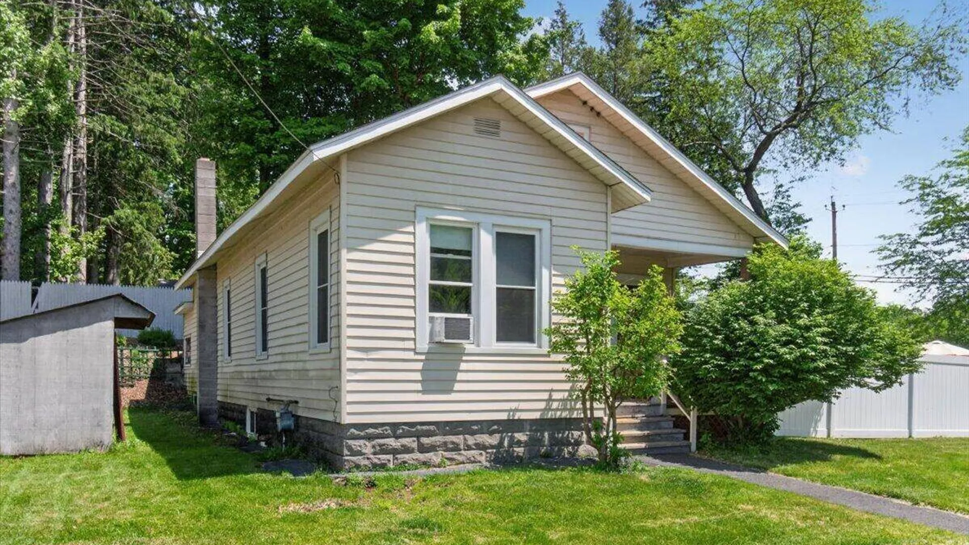 Property at 2 Woodlawn Terrace, Bethlehem, NY 12054 35