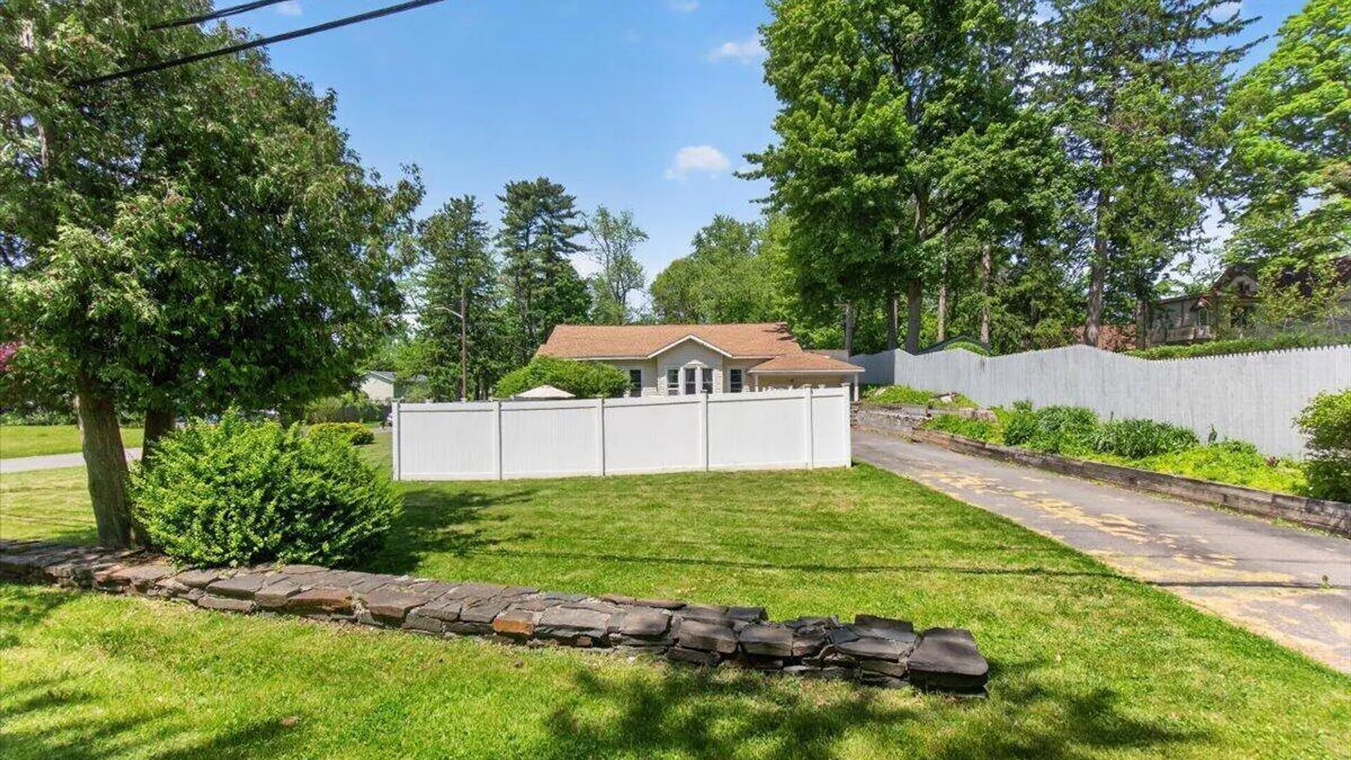 Property at 2 Woodlawn Terrace, Bethlehem, NY 12054 40