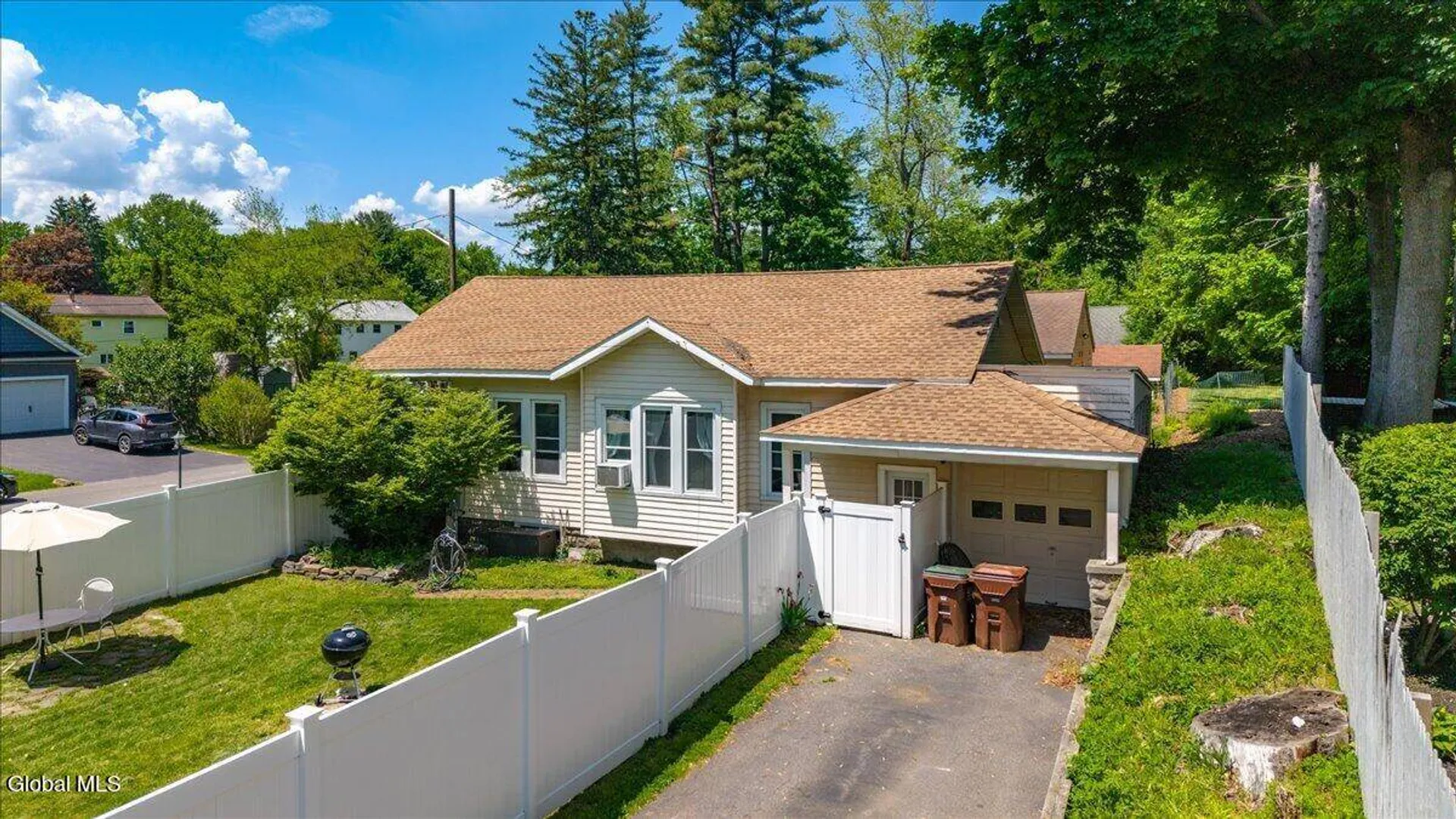 Property at 2 Woodlawn Terrace, Bethlehem, NY 12054 55