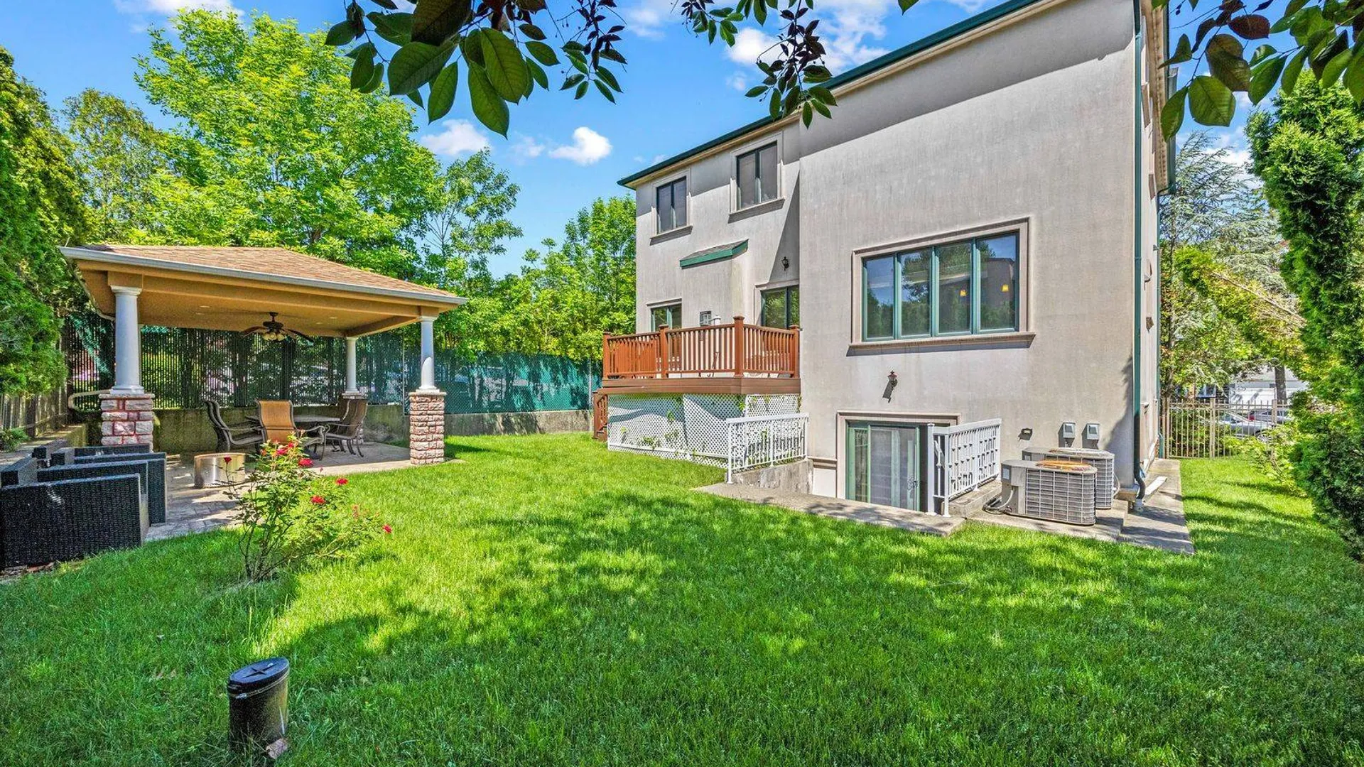 Property at 240 Center street, Richmondtown, NY 10306 28