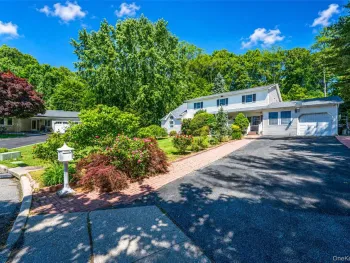 Property at 7 New Jersey Court, Dix Hills, NY 11746